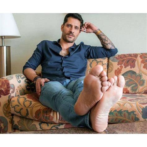 pies bonitos de hombre|imagenes de hombres bonitos.